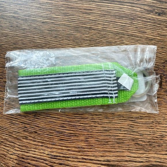 Thirty one Key Fobs. 1st One is Cool Lime Ditzy. 2nd One is Newport Stripe. NWT - Picture 5 of 5